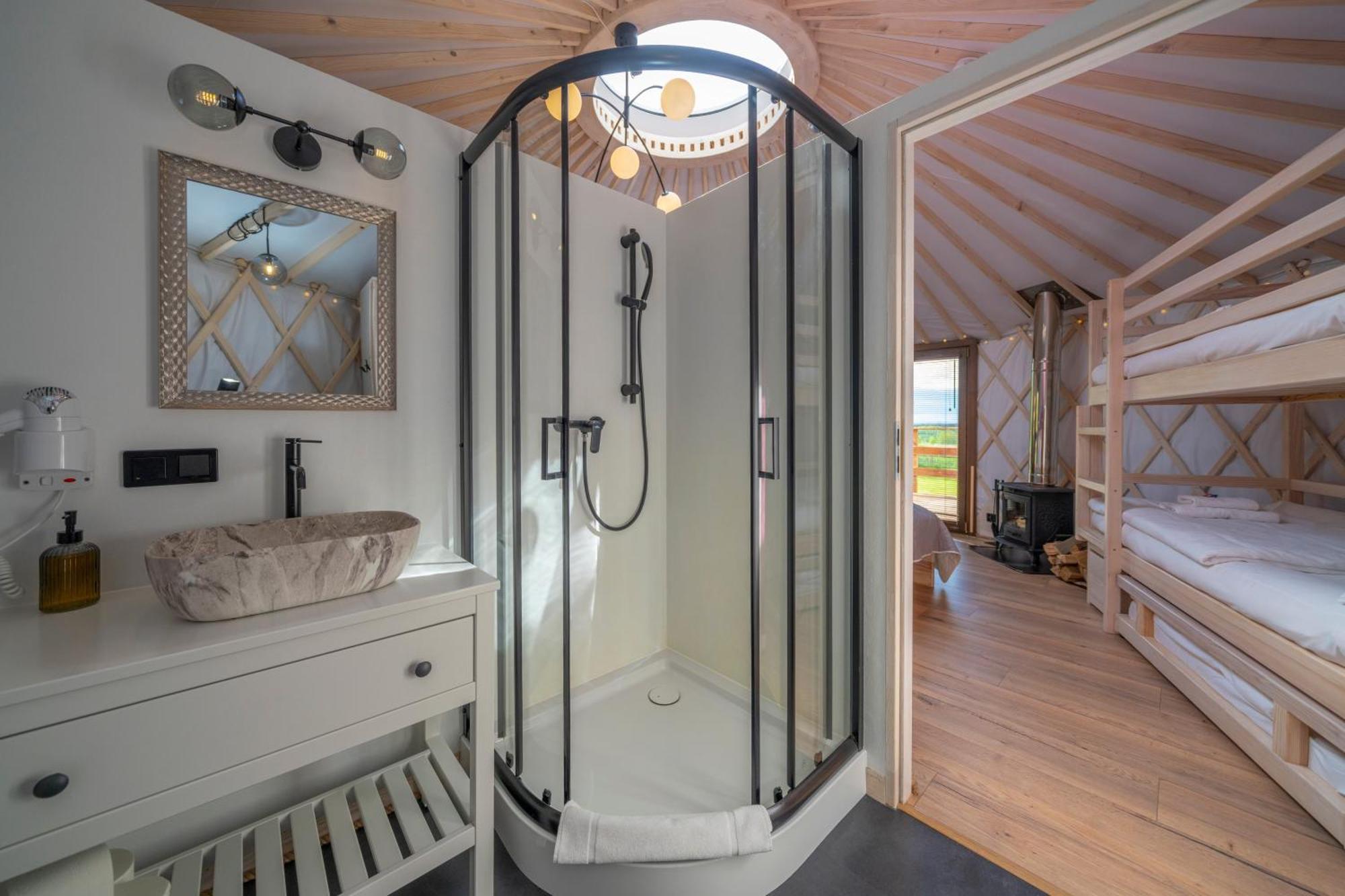 Dom W Domu - Izera Glamping Bed and Breakfast Gajowka  Δωμάτιο φωτογραφία